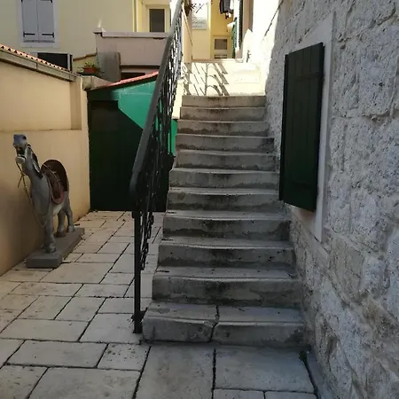 Lägenhet Sa Vrtom Fabo